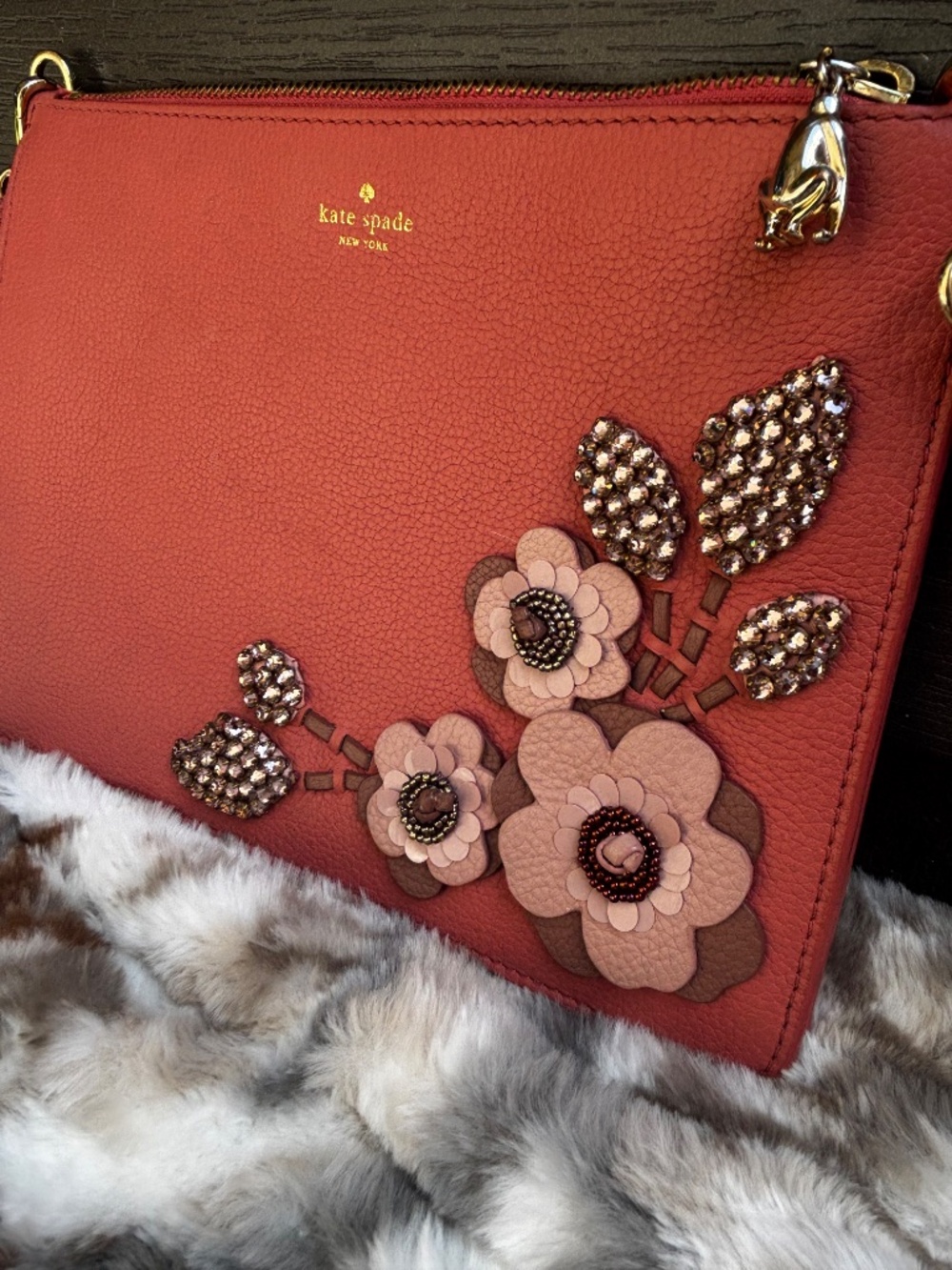 Kate Spade New York Floral Appliqué Crossbody / Pouch 🌷🩷